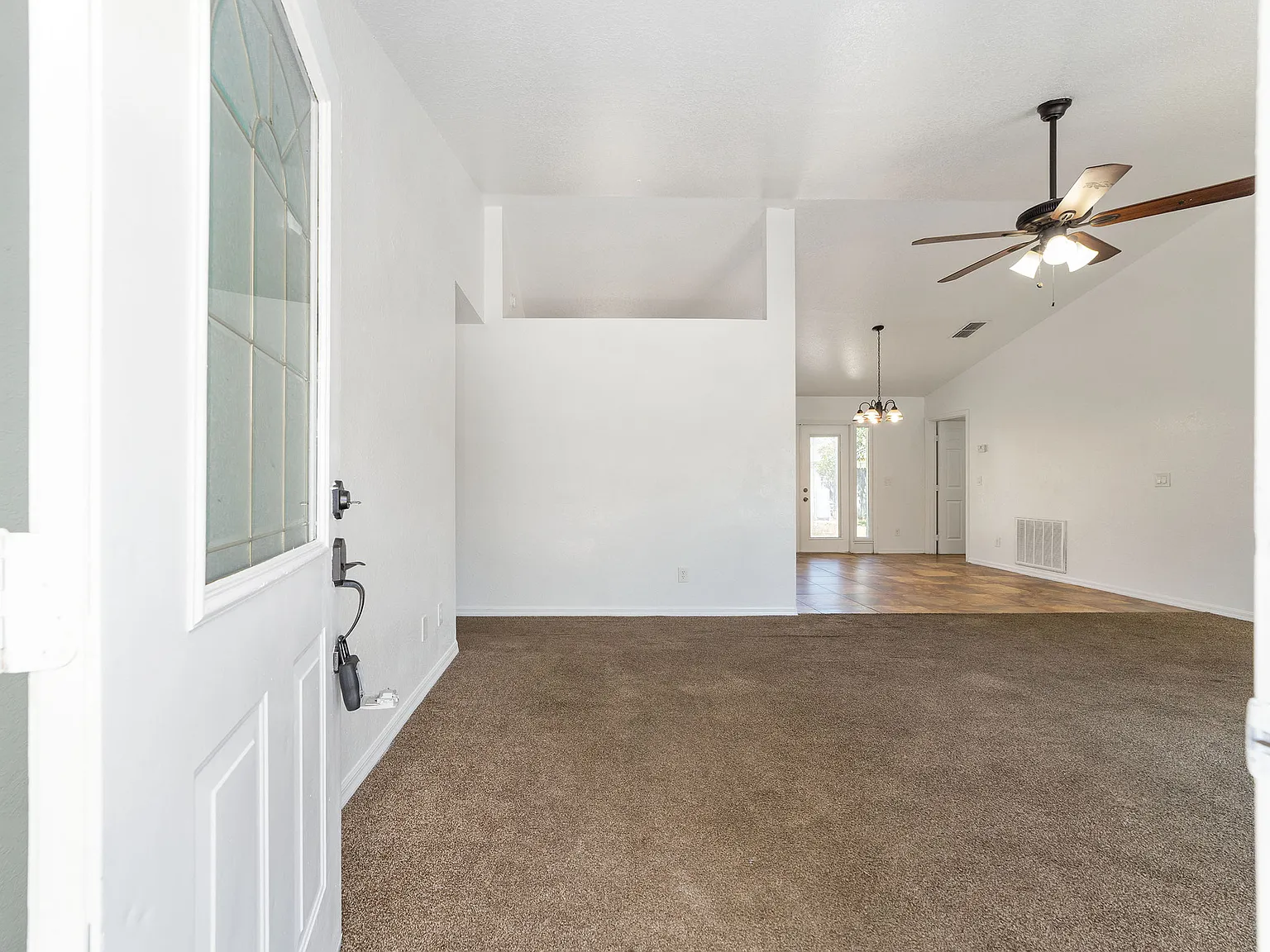 3 bed, 2.0 bath, 1412 sqft, $1,675 — Photo 4