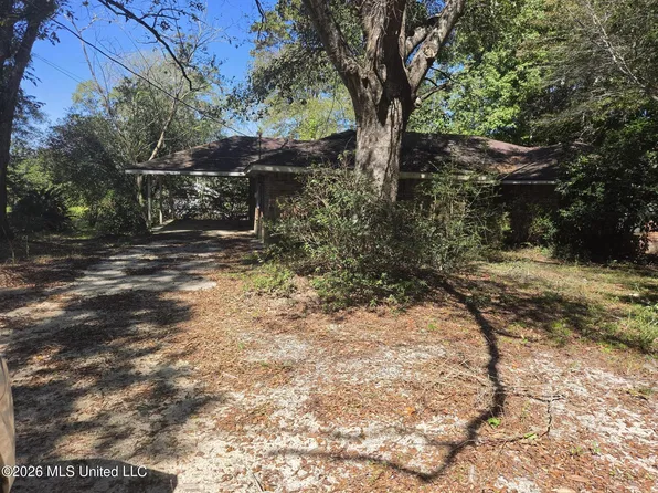 1743 Bouie Rd, Carriere, MS 39426