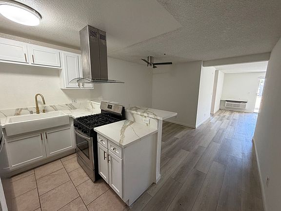 3rd image of 10323 Woodbine St #403