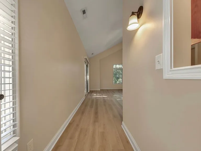 807 E Main St — Photo 6