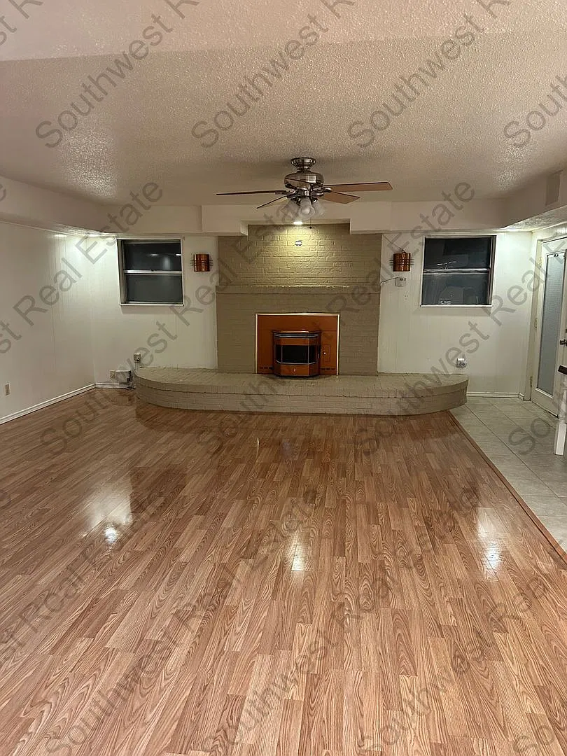 Spacious 3 Bedroom, 2 Bathroom Home. Pet Friendly! — Photo 2