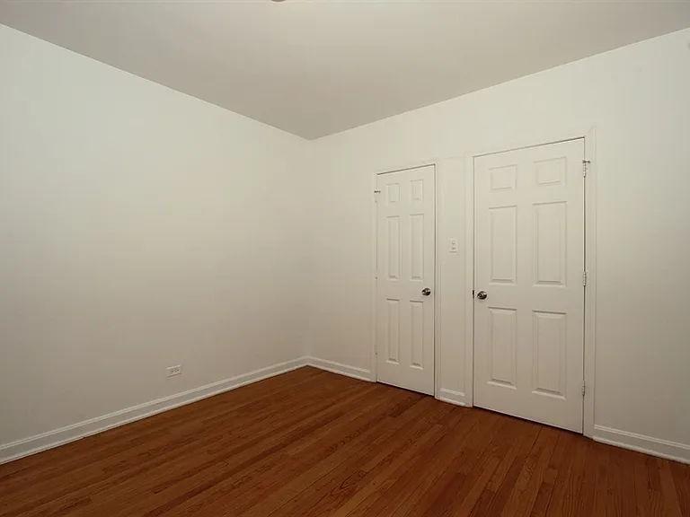 8238 S Ellis — Photo 7