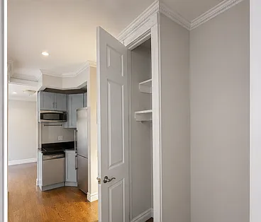 330 E 35th St #3 — Photo 3