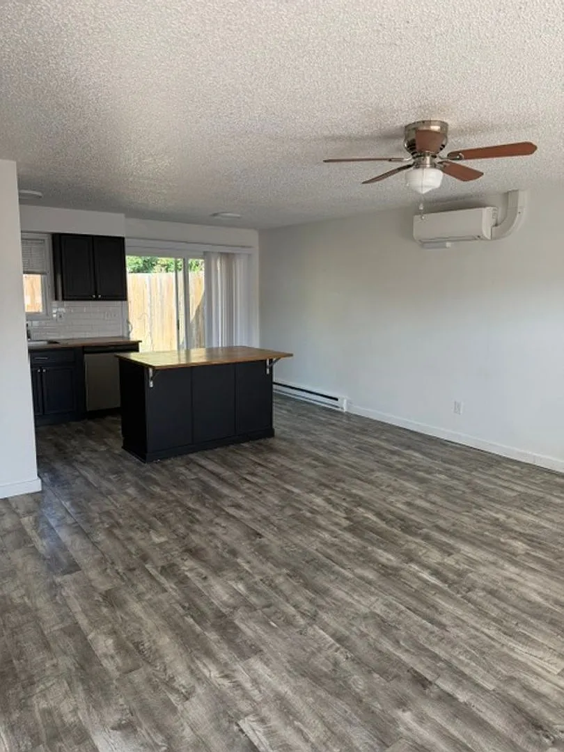 2 bed, 1.0 bath, 816 sqft, $1,925 — Photo 3