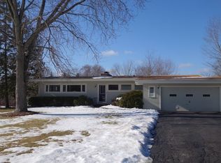 10B Howe Ter, Barrington, IL 60010