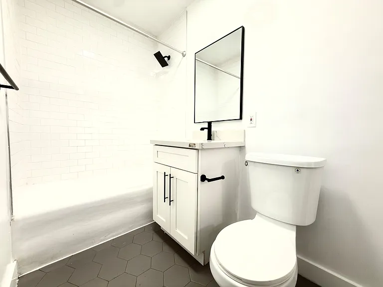 328 N Kingsley Dr #334-1/2 — Photo 6