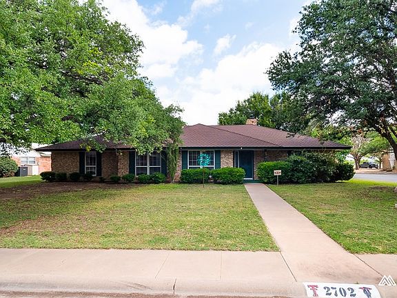 2nd image of 2702 Briargrove Ln