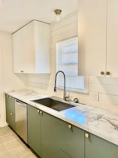1929 Westchester Drive 2 - 1 — Photo 2