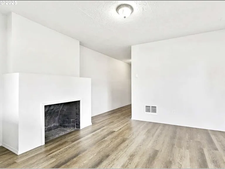 306 18th Ave — Photo 6