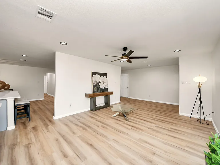 2407 Crestdale Dr — Photo 6