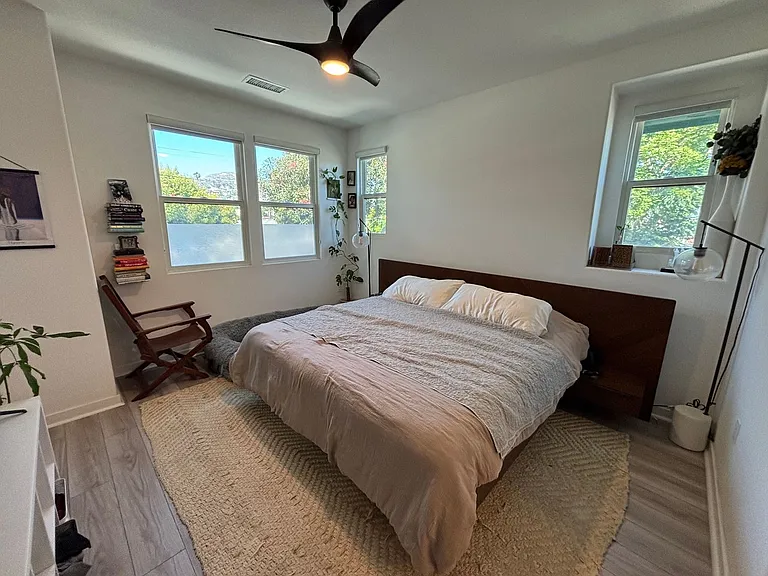 1564 E Thompson Blvd — Photo 10