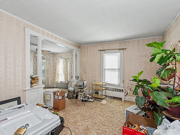 5th image of 133 Crawford St