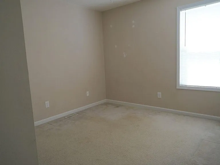 100 Halle Ct — Photo 15