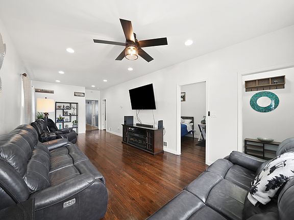 3rd image of 10632 S Avenue J