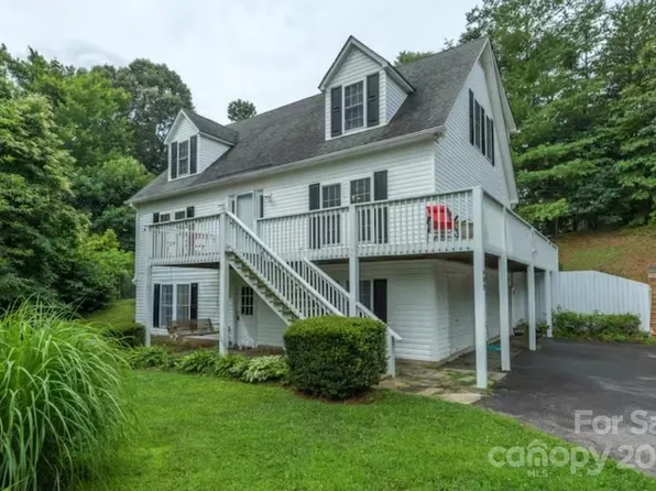 402 Day Lily Dr, Leicester, NC 28748