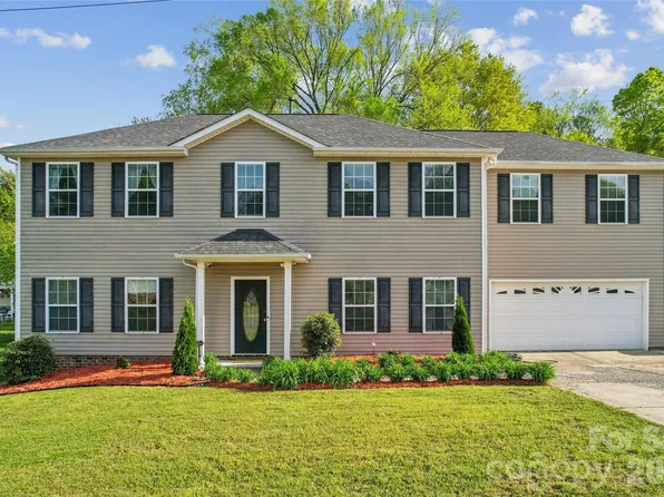 1042 Arrowhead Dr SE, Concord, NC 28025