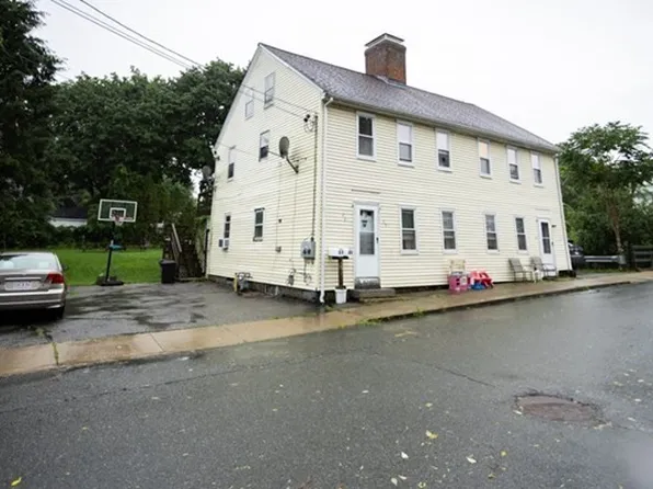 23-25 Church St, Blackstone, MA 01504