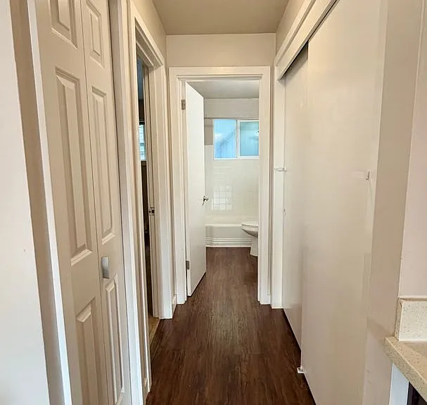2517 Thorndyke Ave W — Photo 8