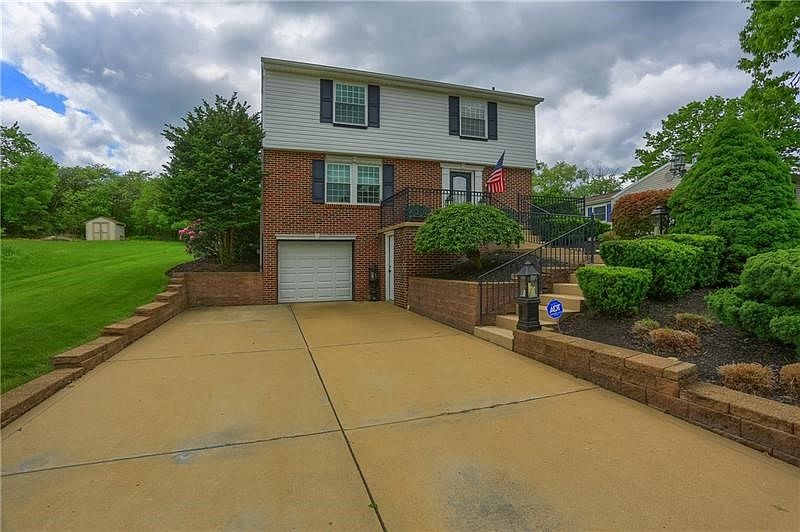 1st image of 439 Deerfield Dr