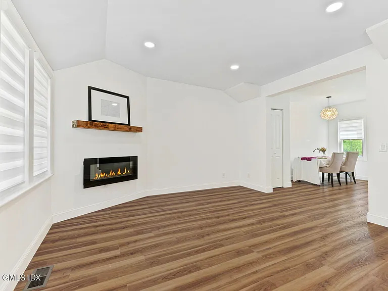 300RUC E Park Ave #B — Photo 7