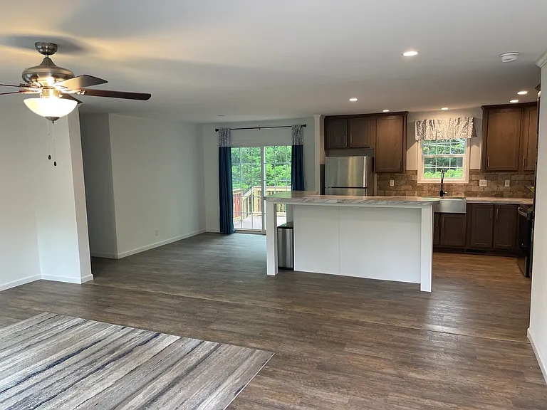 20 Glenn Ave — Photo 3