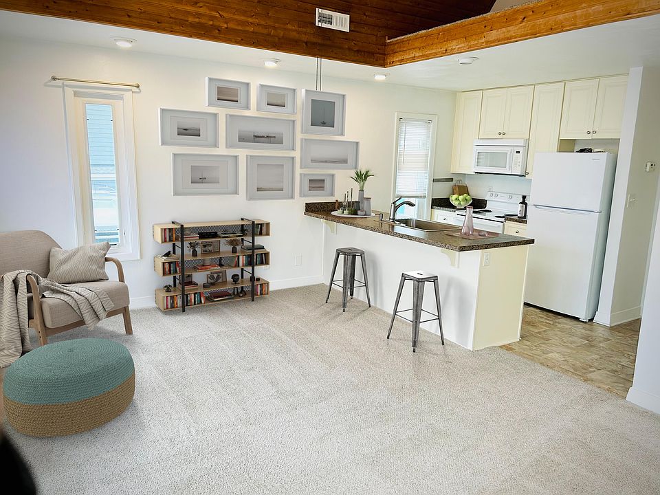 Open floor plan, loft space.