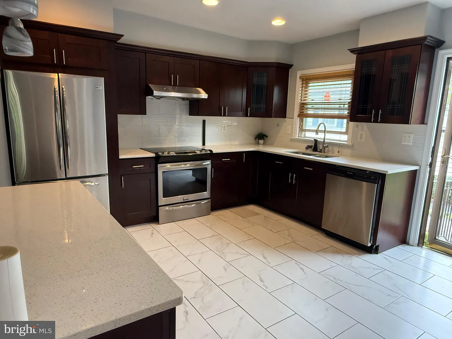 3 bed, 2.5 bath, 2288 sqft, $4,500 — Photo 3