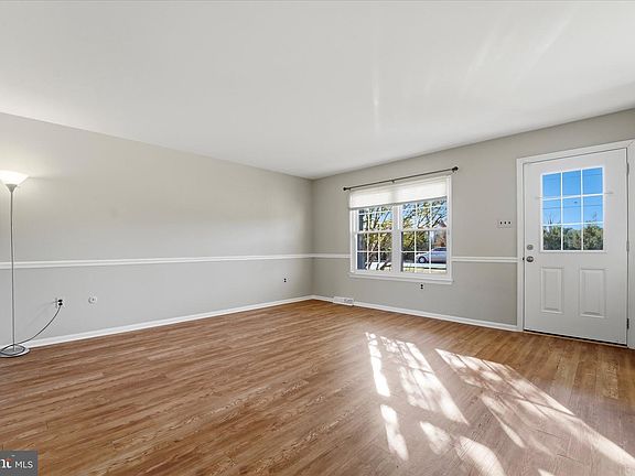 5th image of 305 Roesch Ave