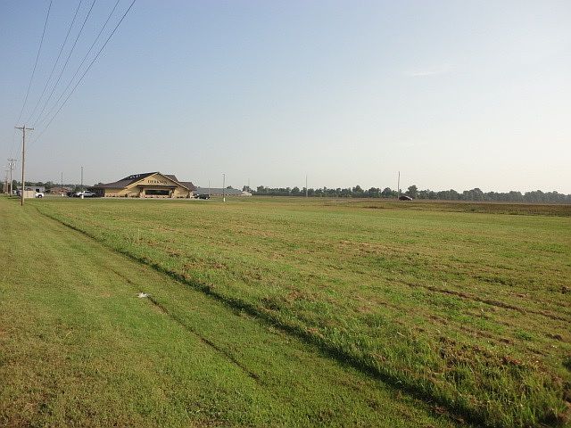2nd image of 1000 Commonwealth Dr