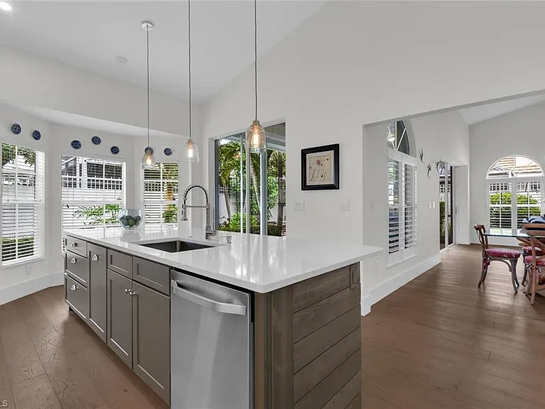 2124 Paget Cir #1 — Photo 4
