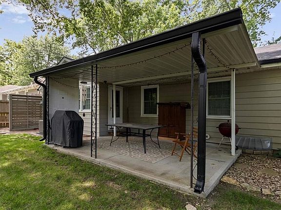 5th image of 5433 Foster St