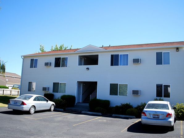 275 NW Clay Ct APT A