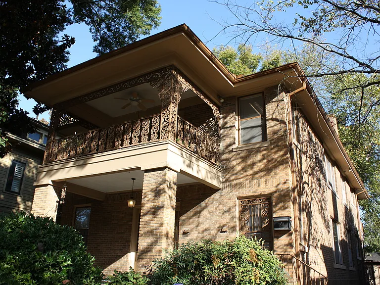 Large 3 bedroom upstairs duplex! — Photo 1