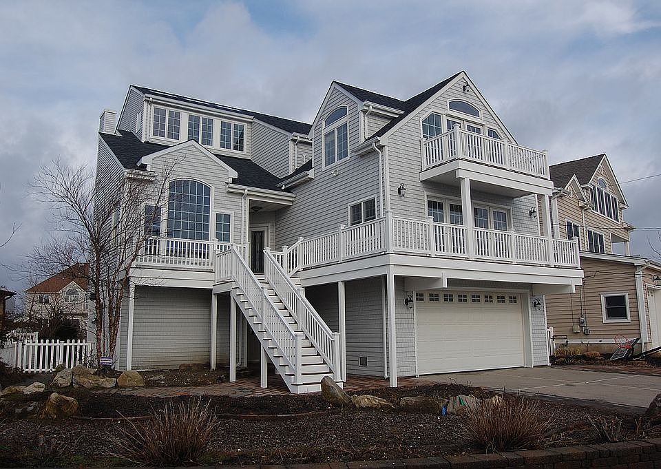 2nd image of 74 Rochester Dr