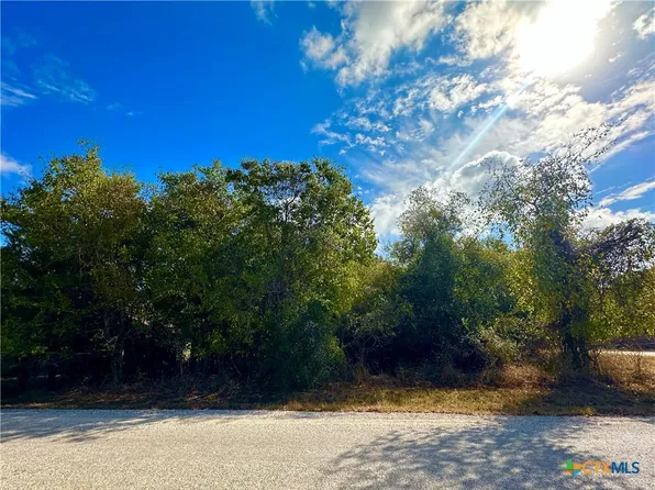 114 W Riverside Dr, Bastrop, TX 78602