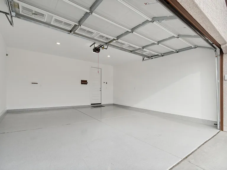 8904 W Solano Dr — Photo 17