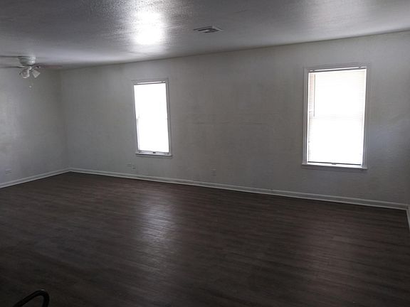 4th image of 1019 E Sinton St