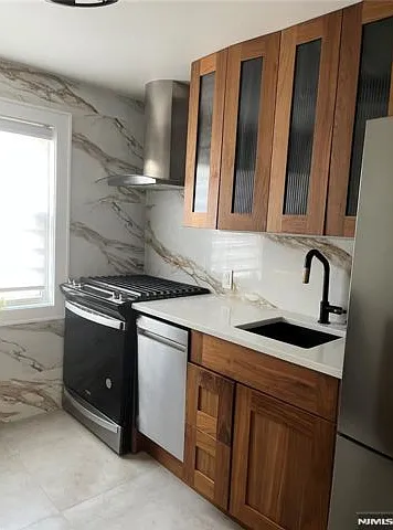 99 Hastings Ave — Photo 10