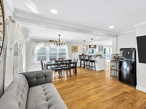 3rd image of 169 Cedric Rd