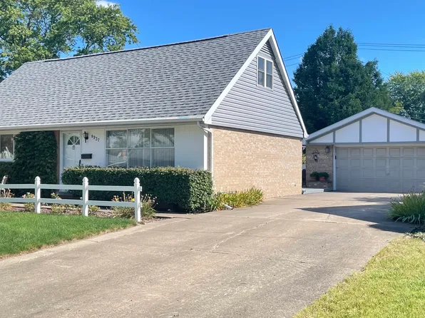 8937 Saratoga Dr, Bridgeview, IL 60455