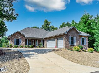 105 Largo Dr, Hot Springs Village, AR 71909