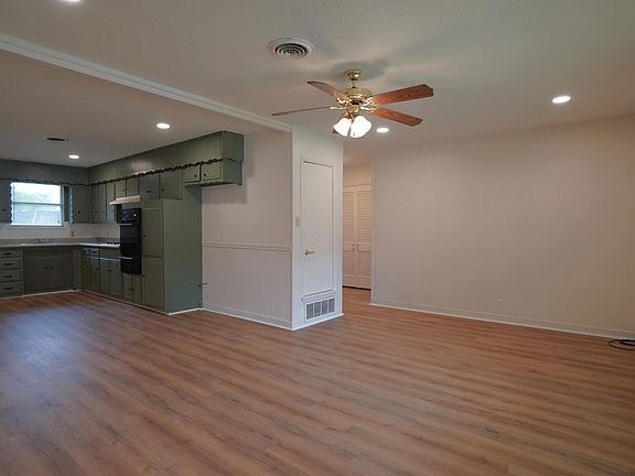 5th image of 1411 Royal Dr