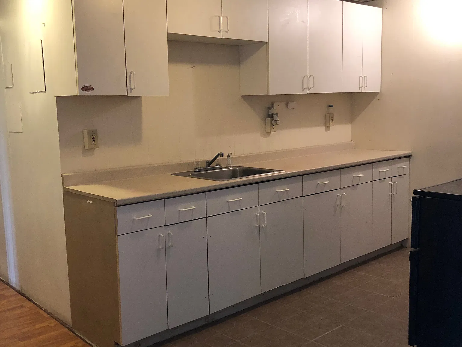 3 bed, 1000 sqft, $2,200 — Photo 2