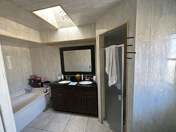 Master bedroom bathroom