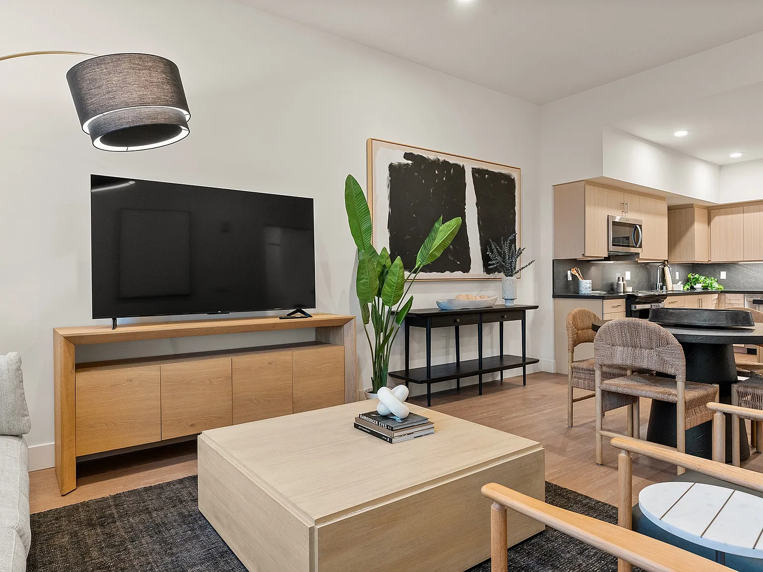 Silhouette Apartments — Photo 3