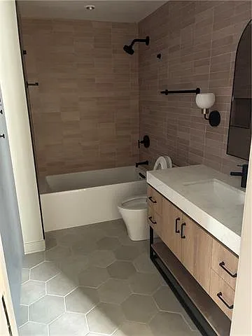 814 Howard Ave #101 — Photo 6