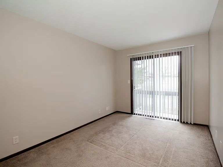 105 N Orr Dr — Photo 12