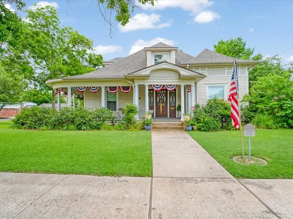 704 E Main St, Honey Grove, TX 75446