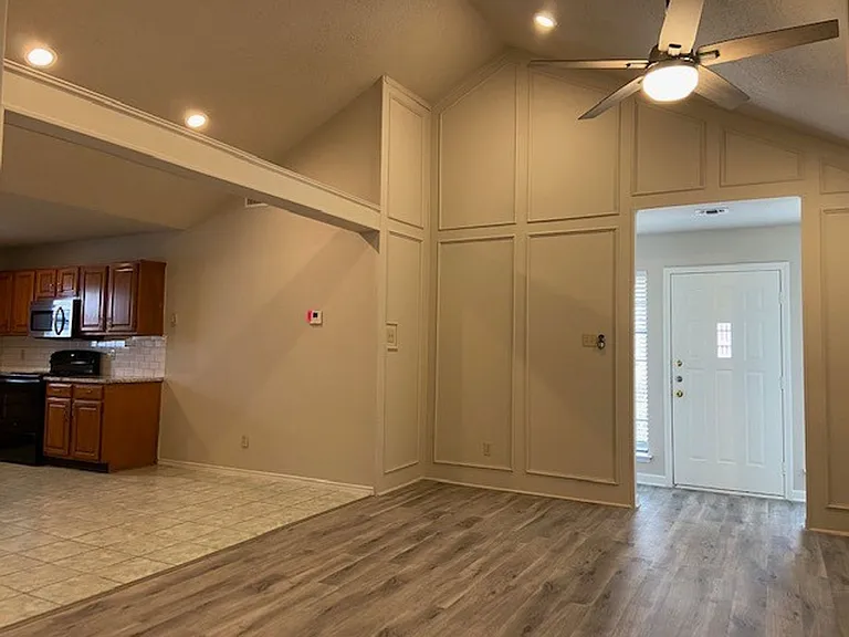 2303 Markland St — Photo 8