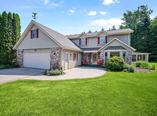 602 Kettle Moraine Rd, Slinger, WI 53086